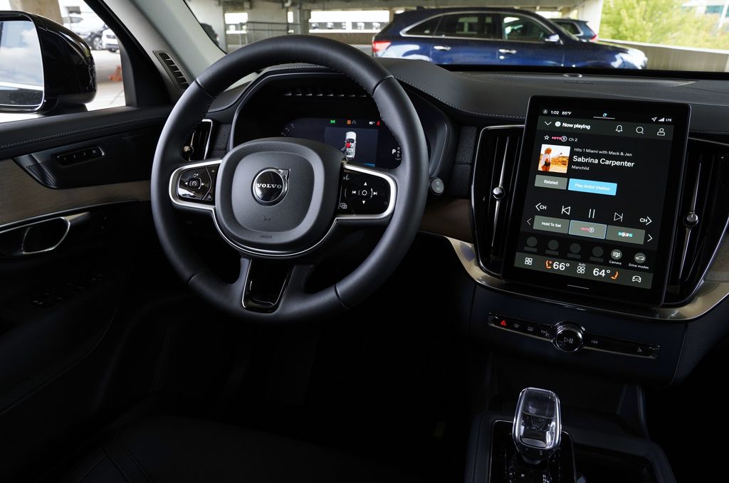 2026 Volvo XC90 Plus - Photo 12
