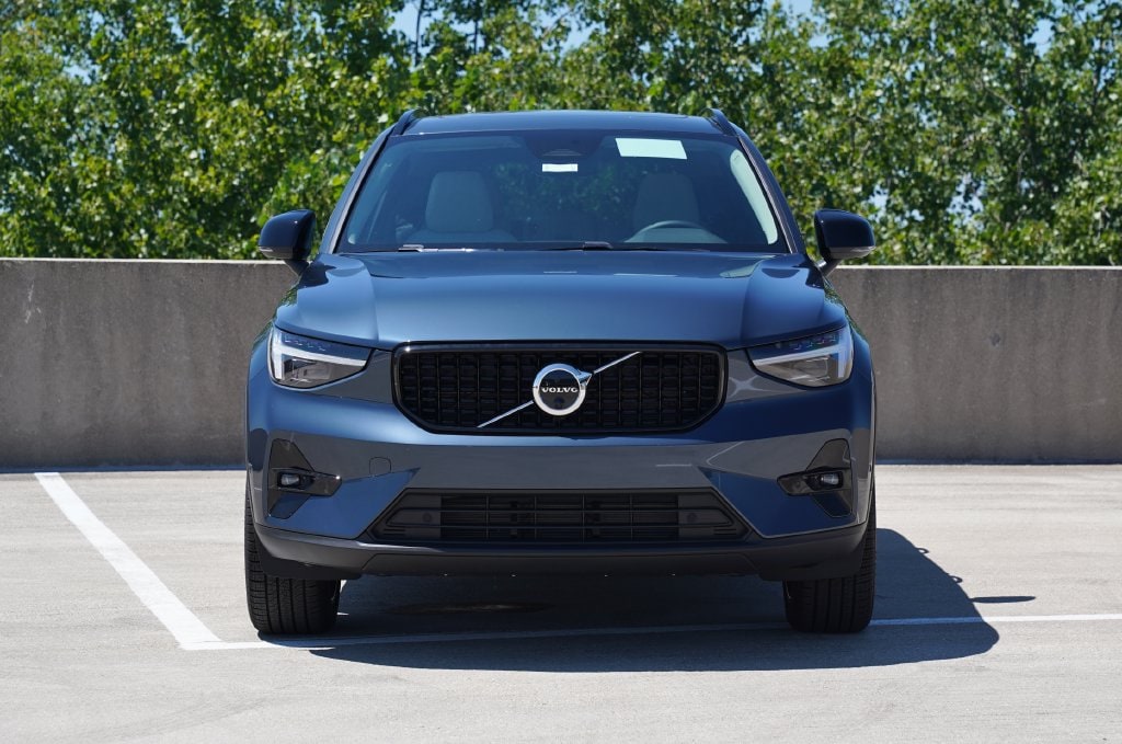 New 2026 Volvo XC40 B5 Ultra SUV