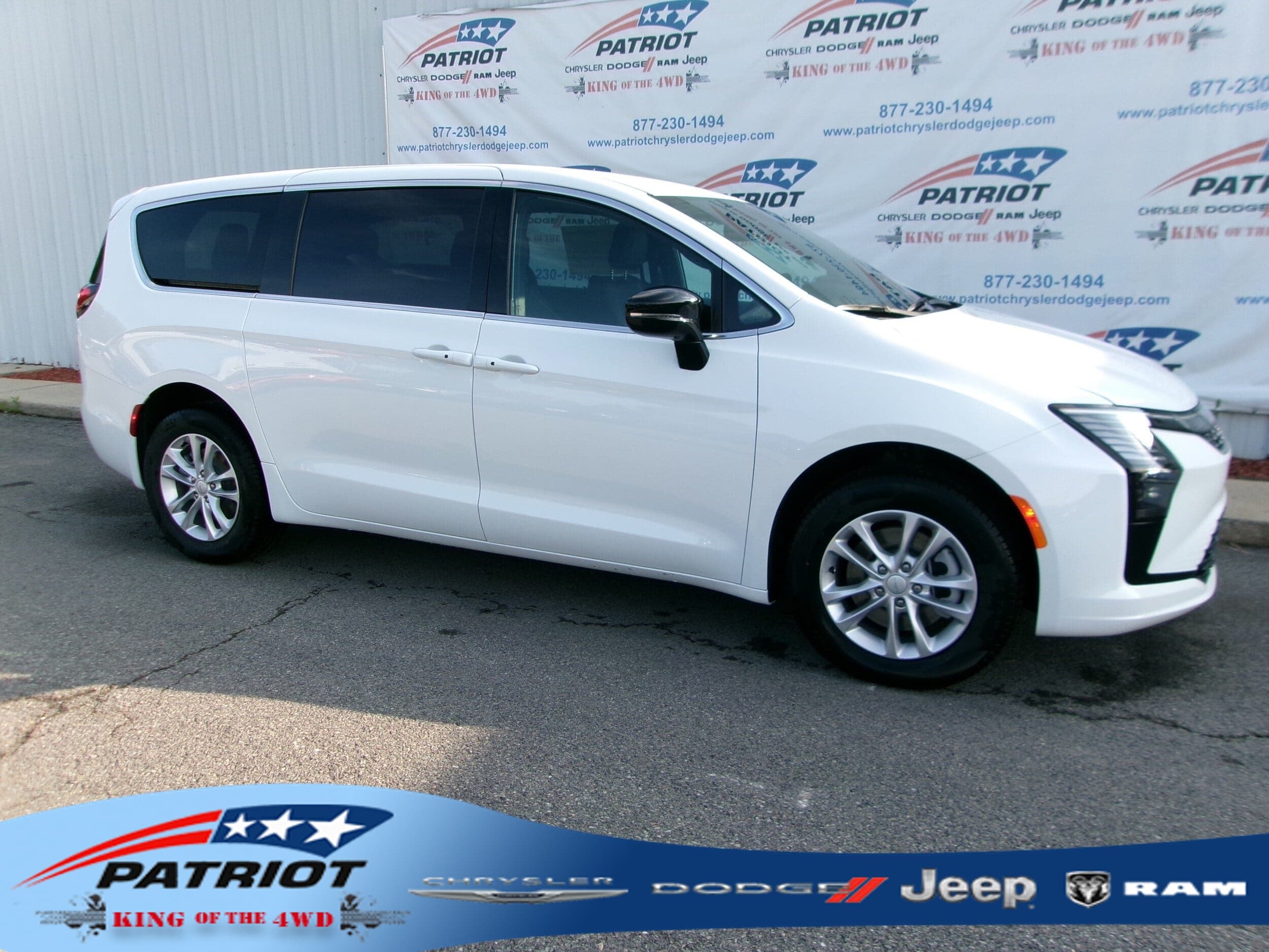 2027 Chrysler Pacifica Select