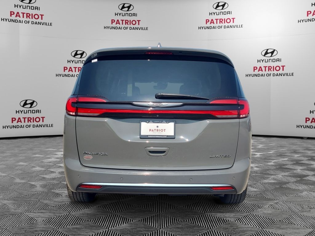 Used 2022 Chrysler Pacifica Limited Minivan/Van