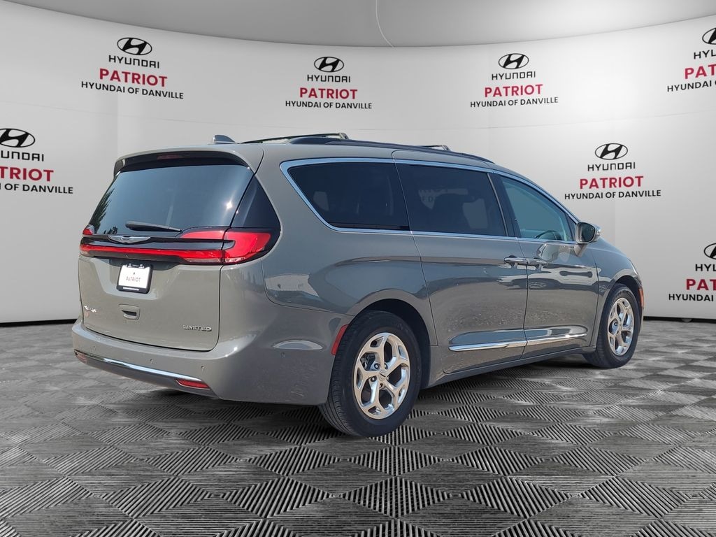 Used 2022 Chrysler Pacifica Limited Minivan/Van