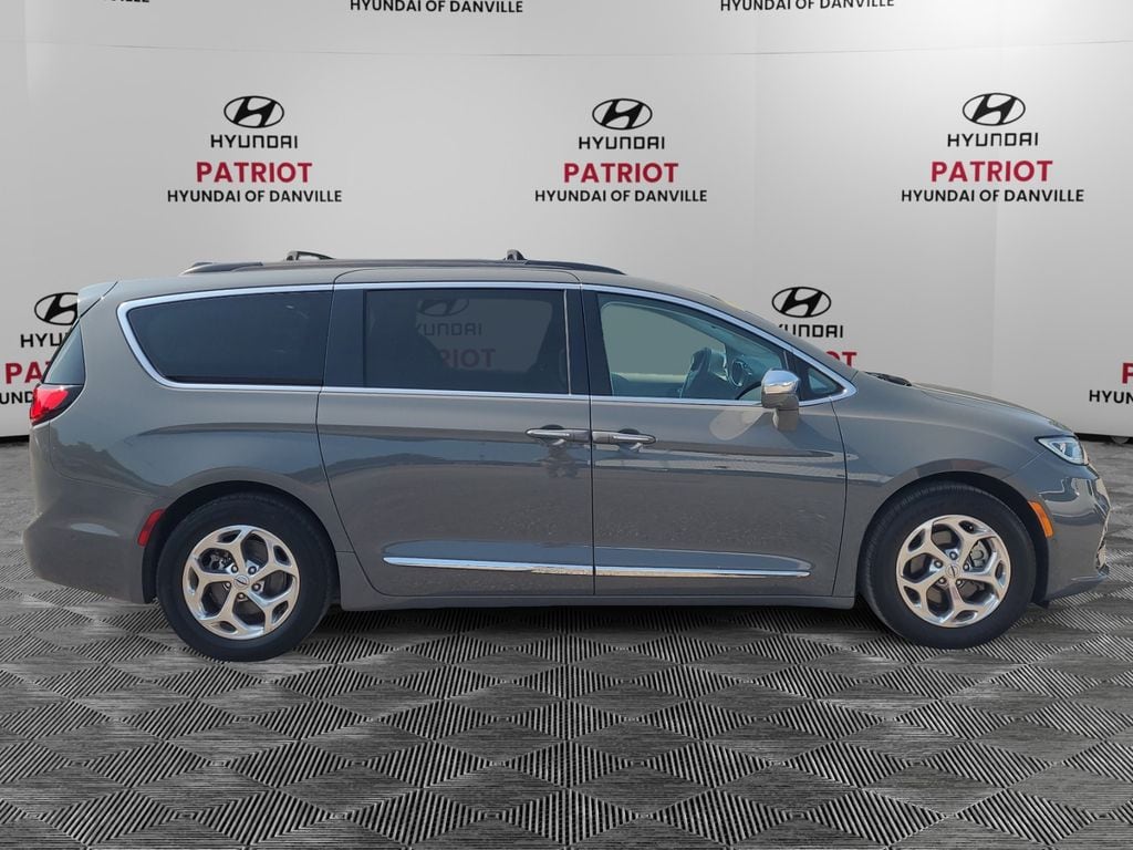 Used 2022 Chrysler Pacifica Limited Minivan/Van