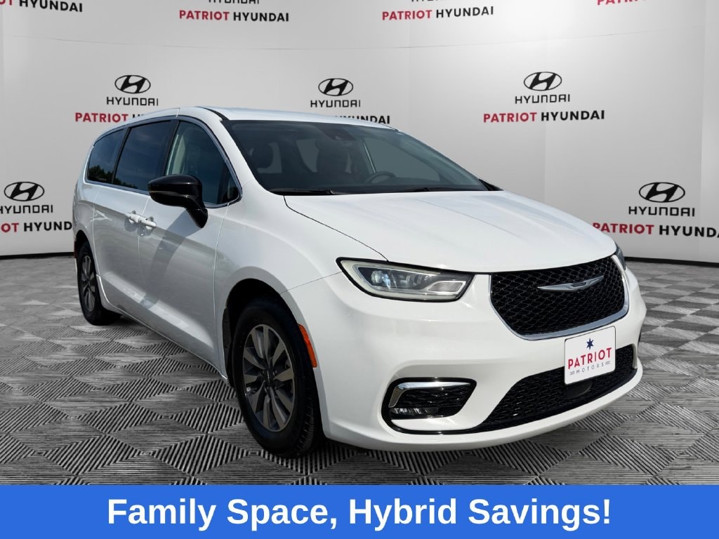 Used 2024 Chrysler Pacifica Hybrid Select Minivan/Van