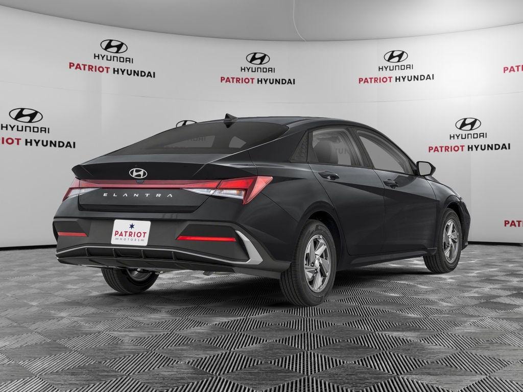 New 2026 Hyundai Elantra SE Sedan