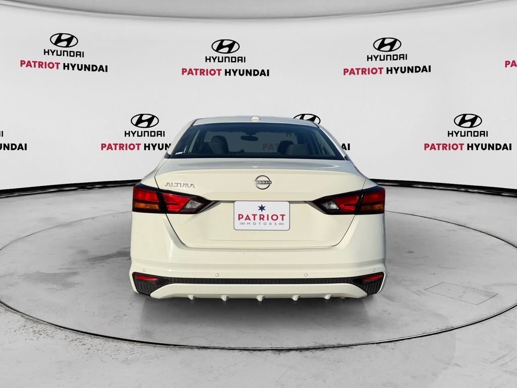 Used 2025 Nissan Altima SV Sedan