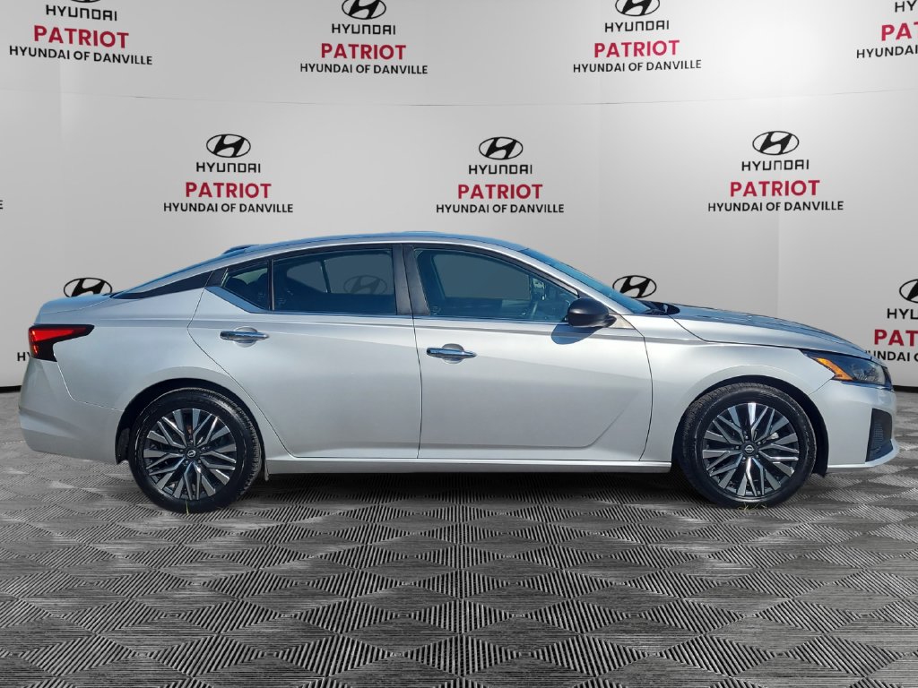 Used 2024 Nissan Altima SV with VIN 1N4BL4DV5RN339419 for sale in Danville, IL