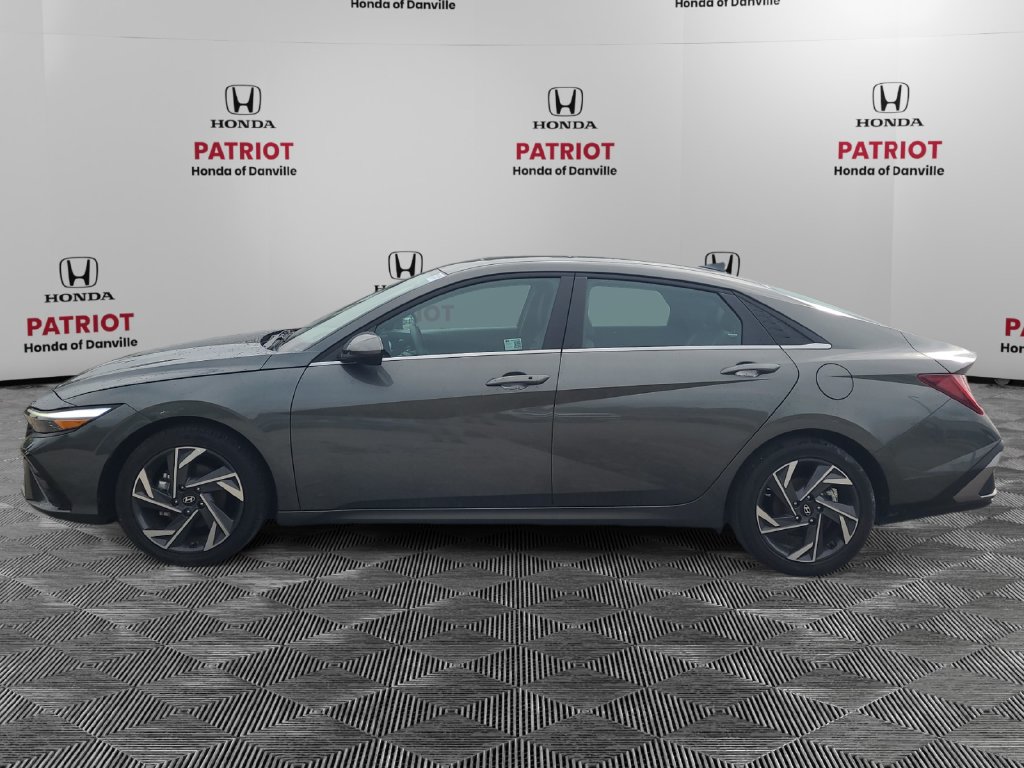 Used 2025 Hyundai Elantra SEL with VIN KMHLS4DG6SU000503 for sale in Danville, IL
