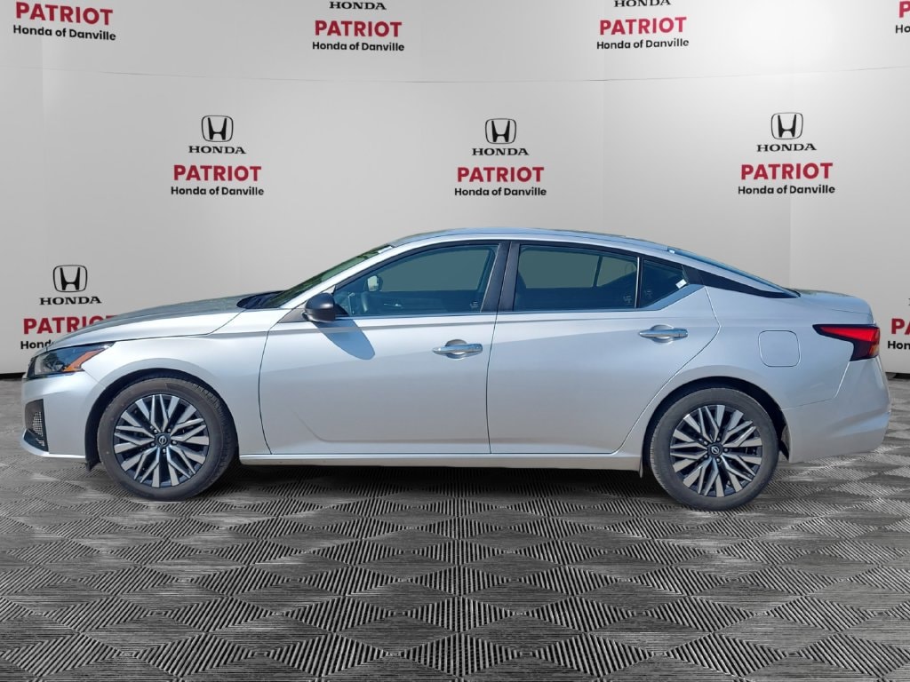 Used 2024 Nissan Altima SV with VIN 1N4BL4DV3RN430883 for sale in Danville, IL
