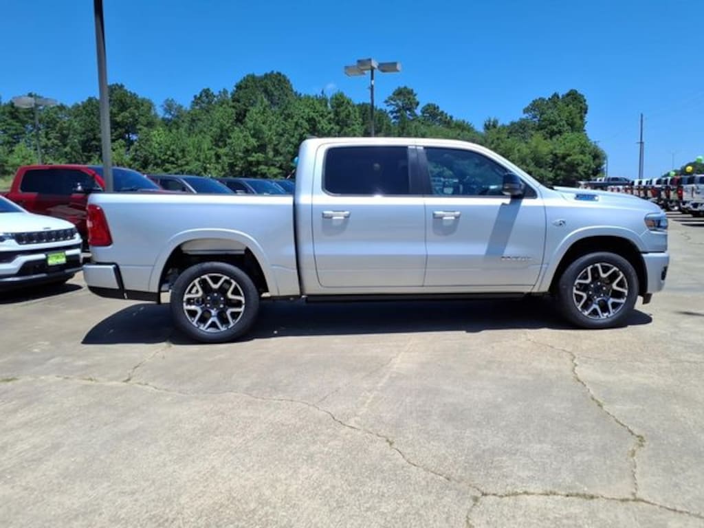New 2026 Ram 1500 LARAMIE CREW CAB 4X4 5'7 BOX Pickup