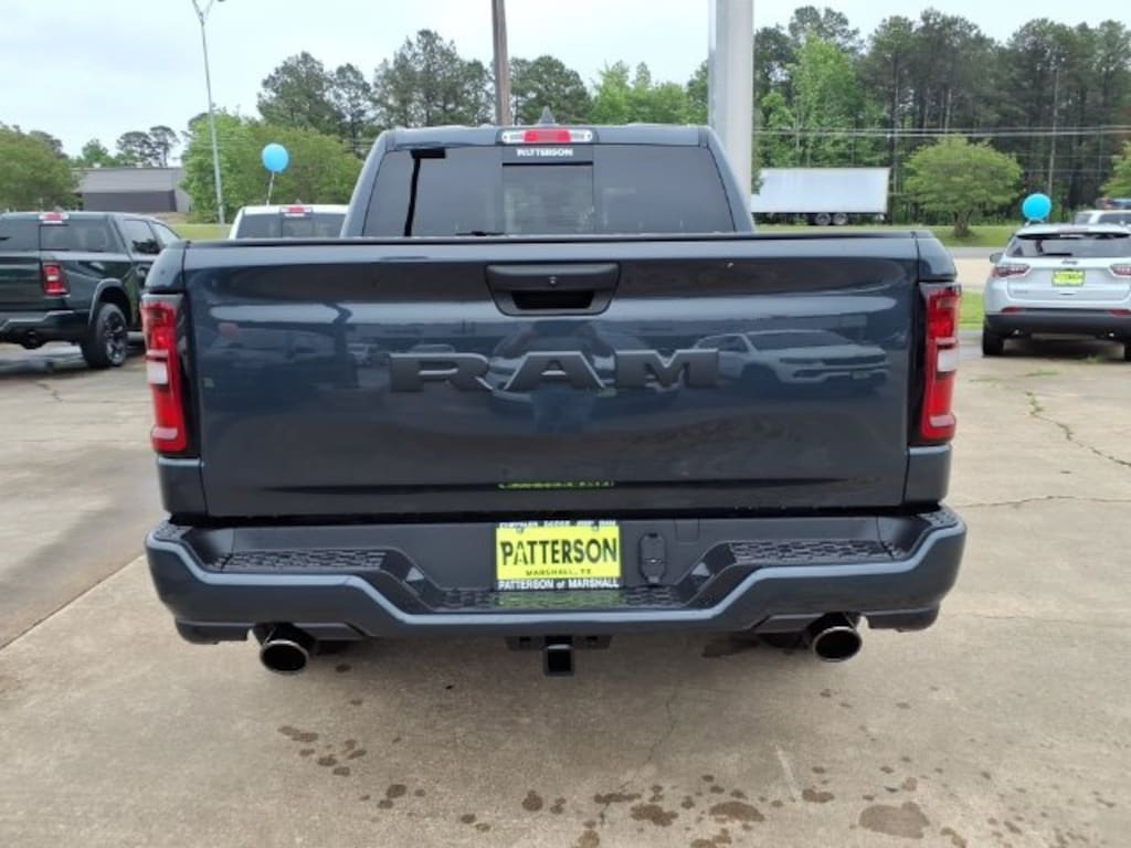 New 2026 Ram 1500 EXPRESS CREW CAB 4X2 5'7 BOX Pickup