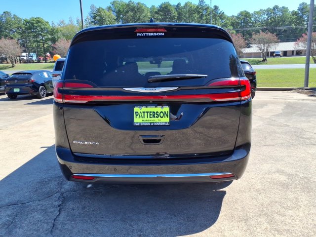 Used 2025 Chrysler Pacifica Select Minivan/Van