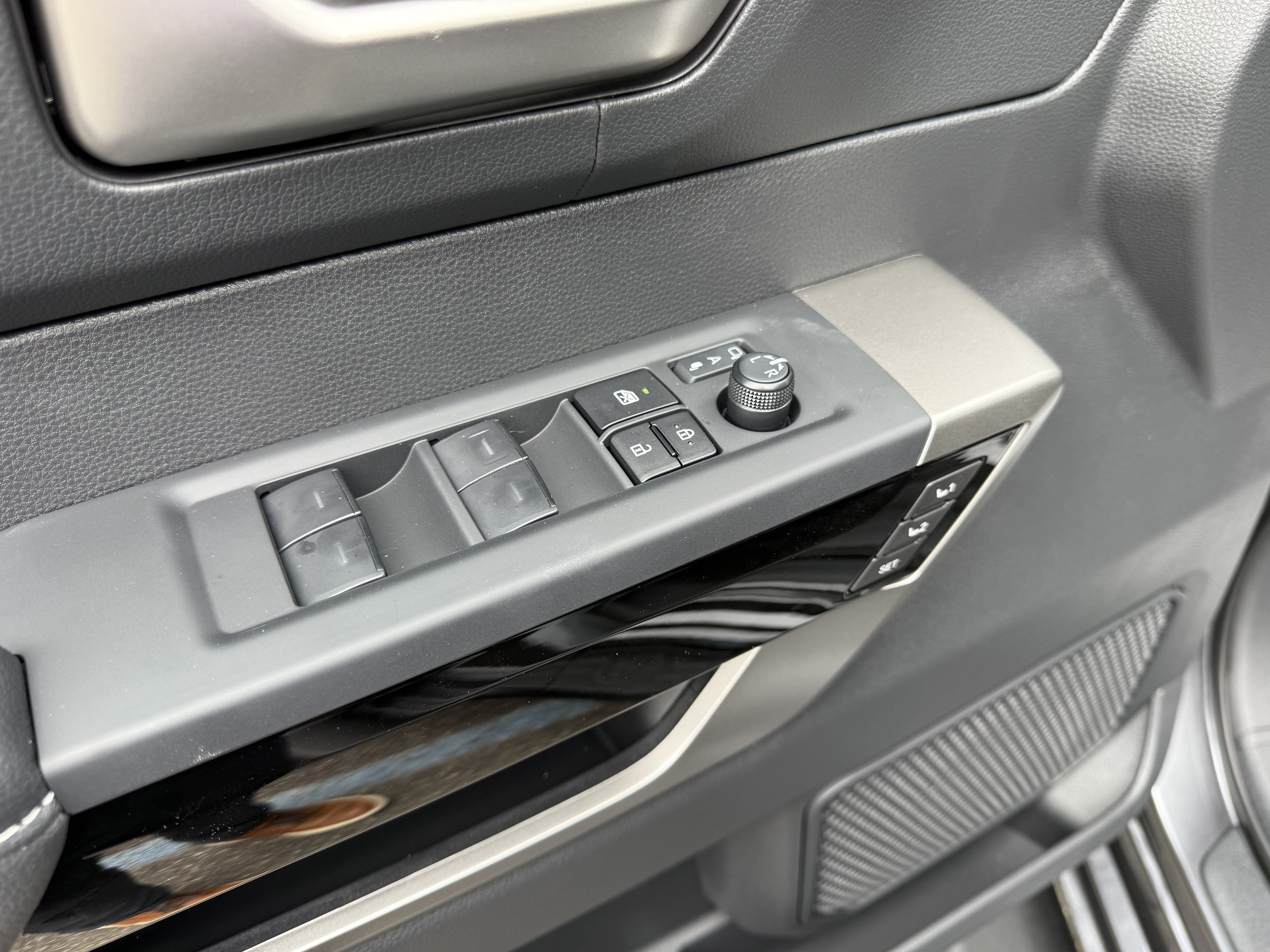 2026 Toyota Tundra Limited - Photo 11