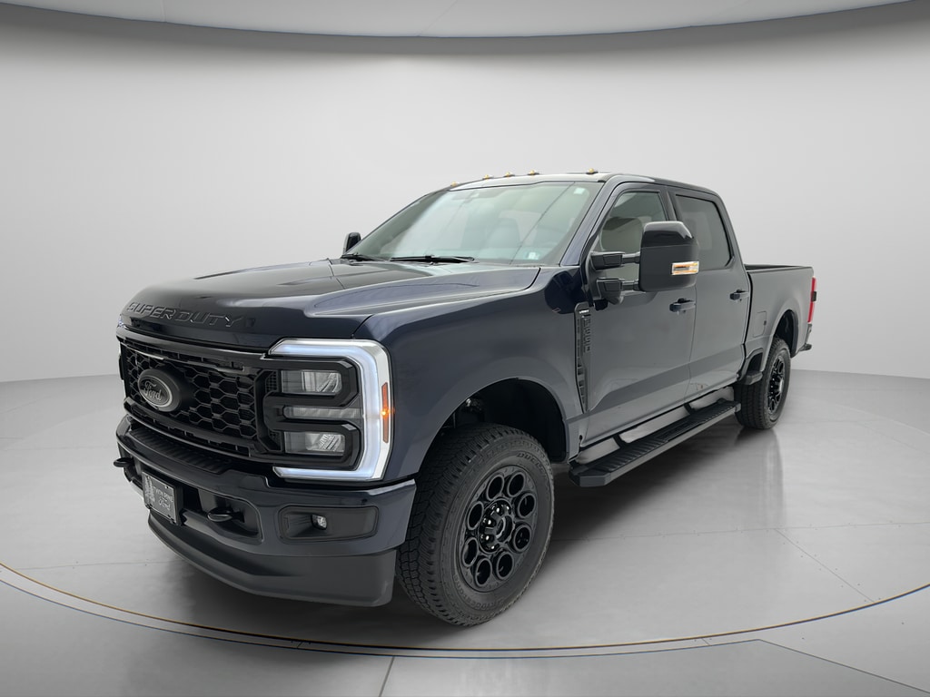 Used 2025 Ford F-350SD Lariat Truck