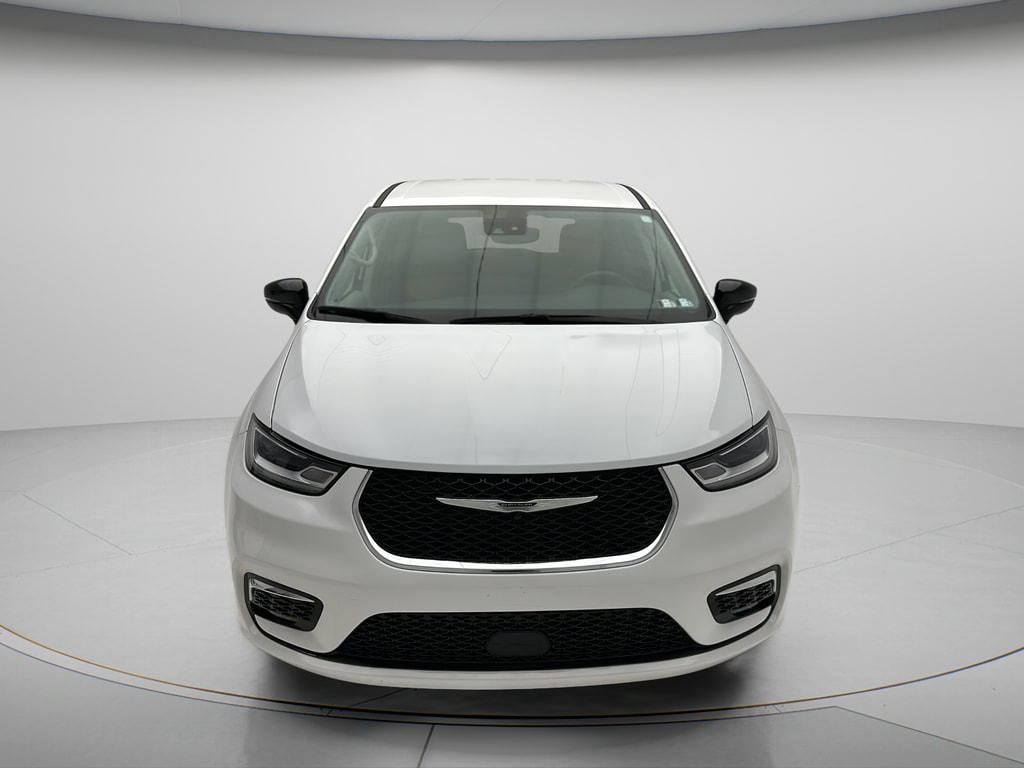 Used 2024 Chrysler Pacifica Touring L Minivan/Van
