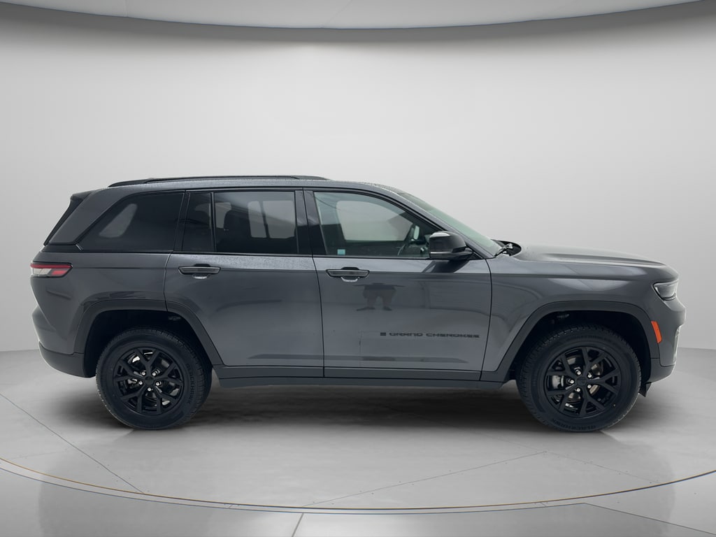 Used 2024 Jeep Grand Cherokee Altitude SUV