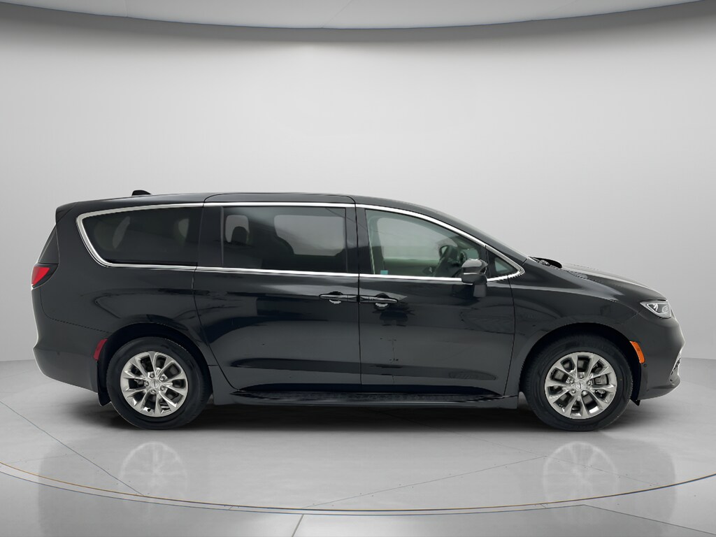 Used 2023 Chrysler Pacifica Touring L Minivan/Van