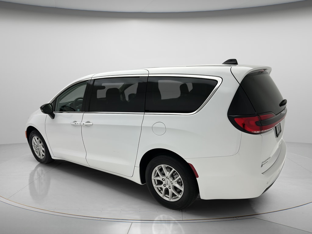 Used 2024 Chrysler Pacifica Touring L Minivan/Van