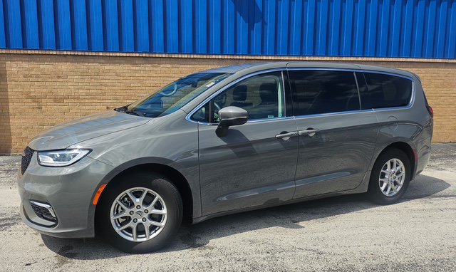 Used 2023 Chrysler Pacifica Touring L Minivan/Van