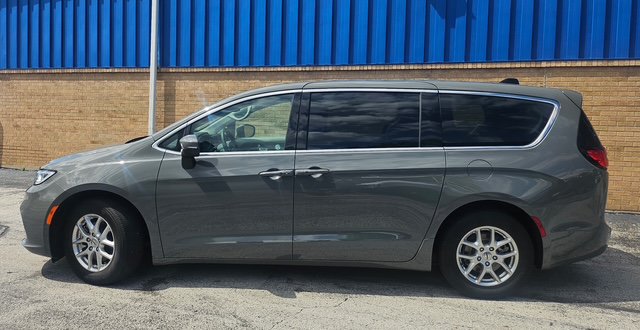 Used 2023 Chrysler Pacifica Touring L Minivan/Van