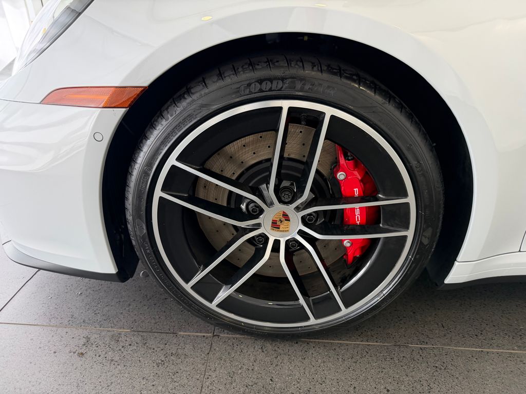 2026 Porsche 911 S - Photo 10