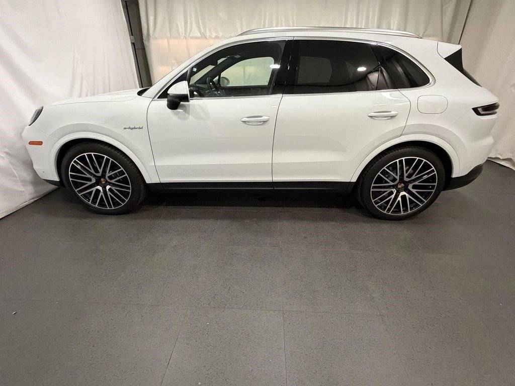 2026 Porsche Cayenne E-Hybrid - Photo 2