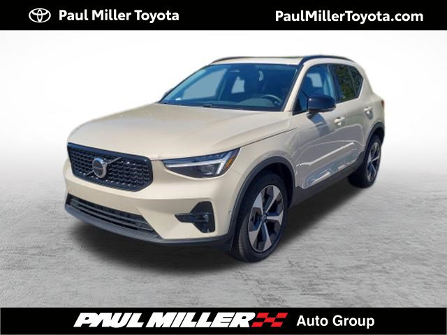 2025 Volvo XC40