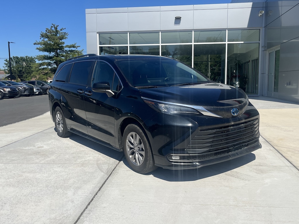 Certified 2025 Toyota Sienna XLE XLE