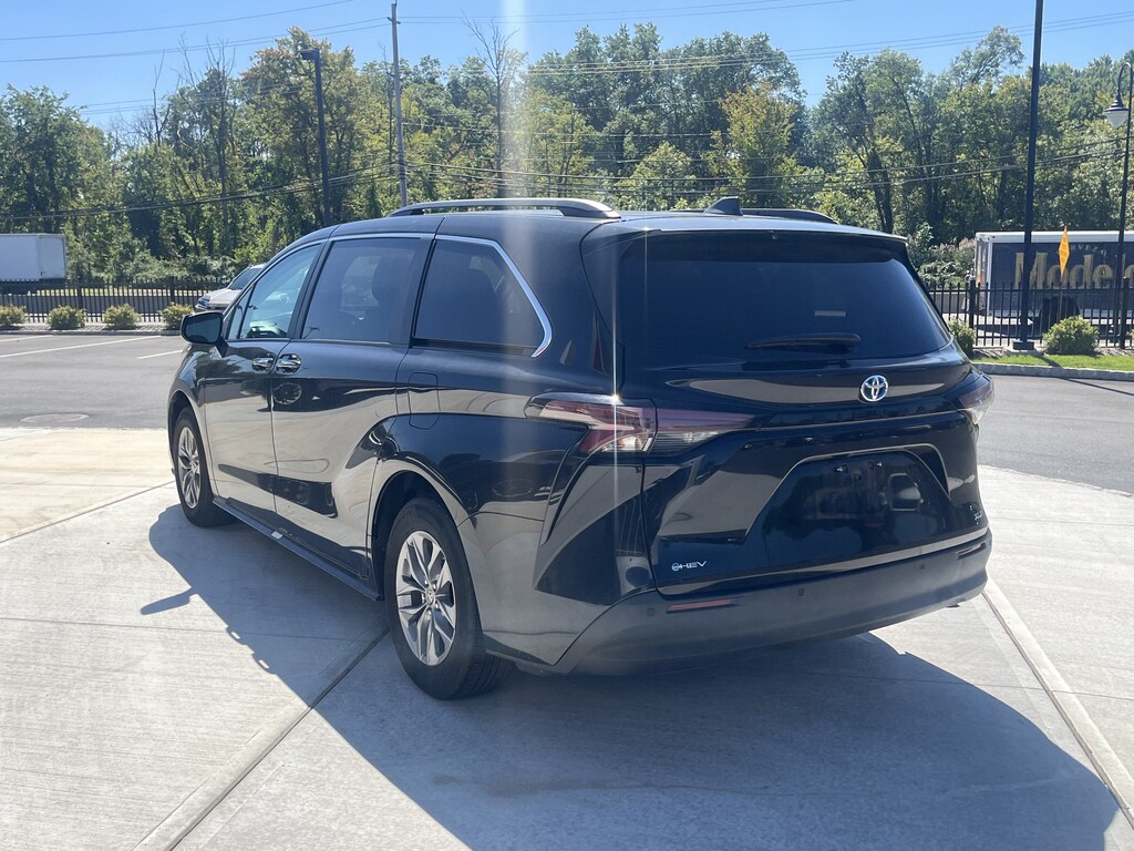 Certified 2025 Toyota Sienna XLE XLE