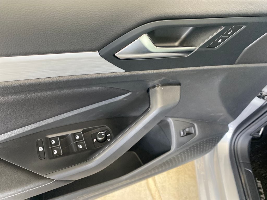 2026 Volkswagen Jetta Sport - Photo 11