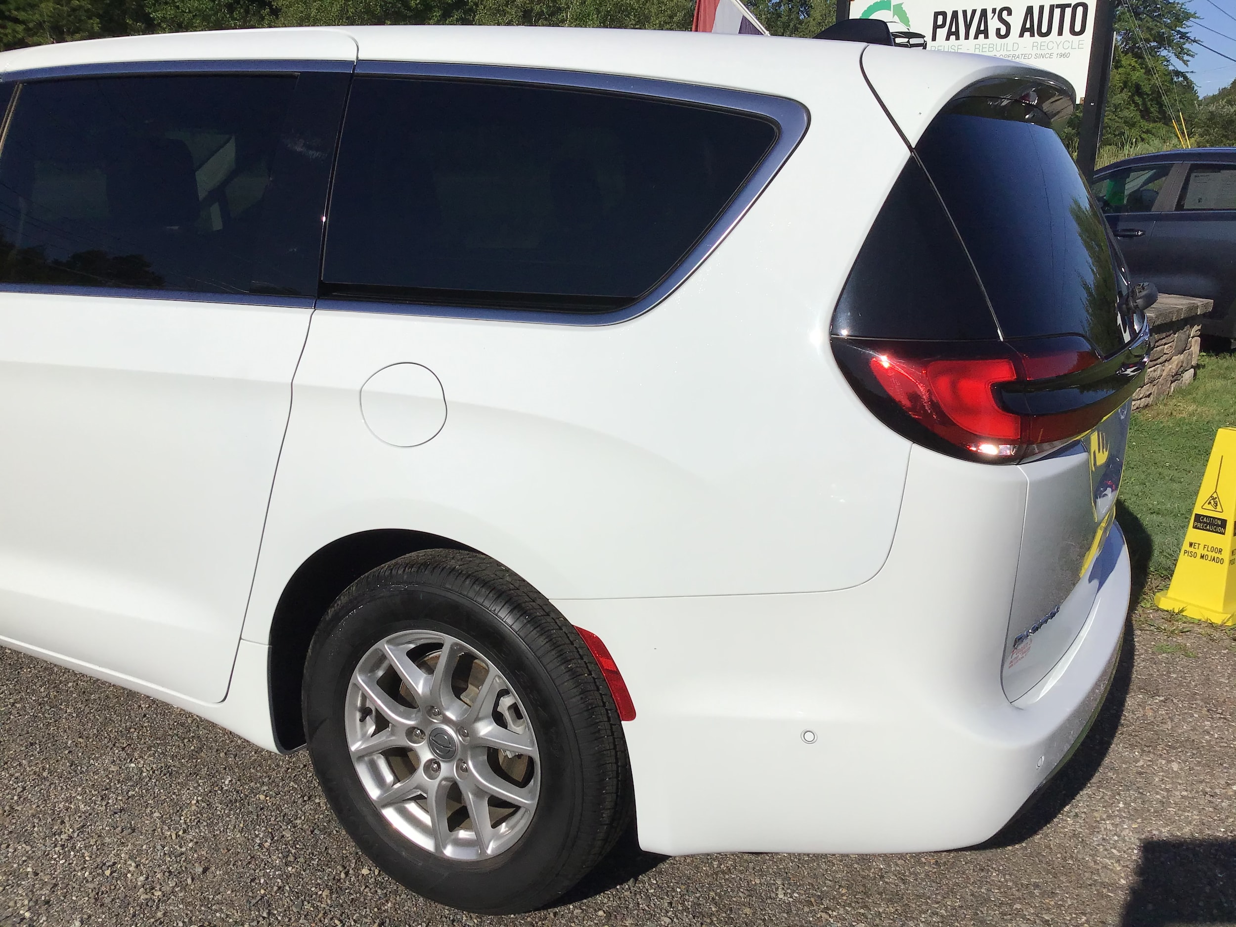 2024 Chrysler Pacifica Touring L - Photo 9