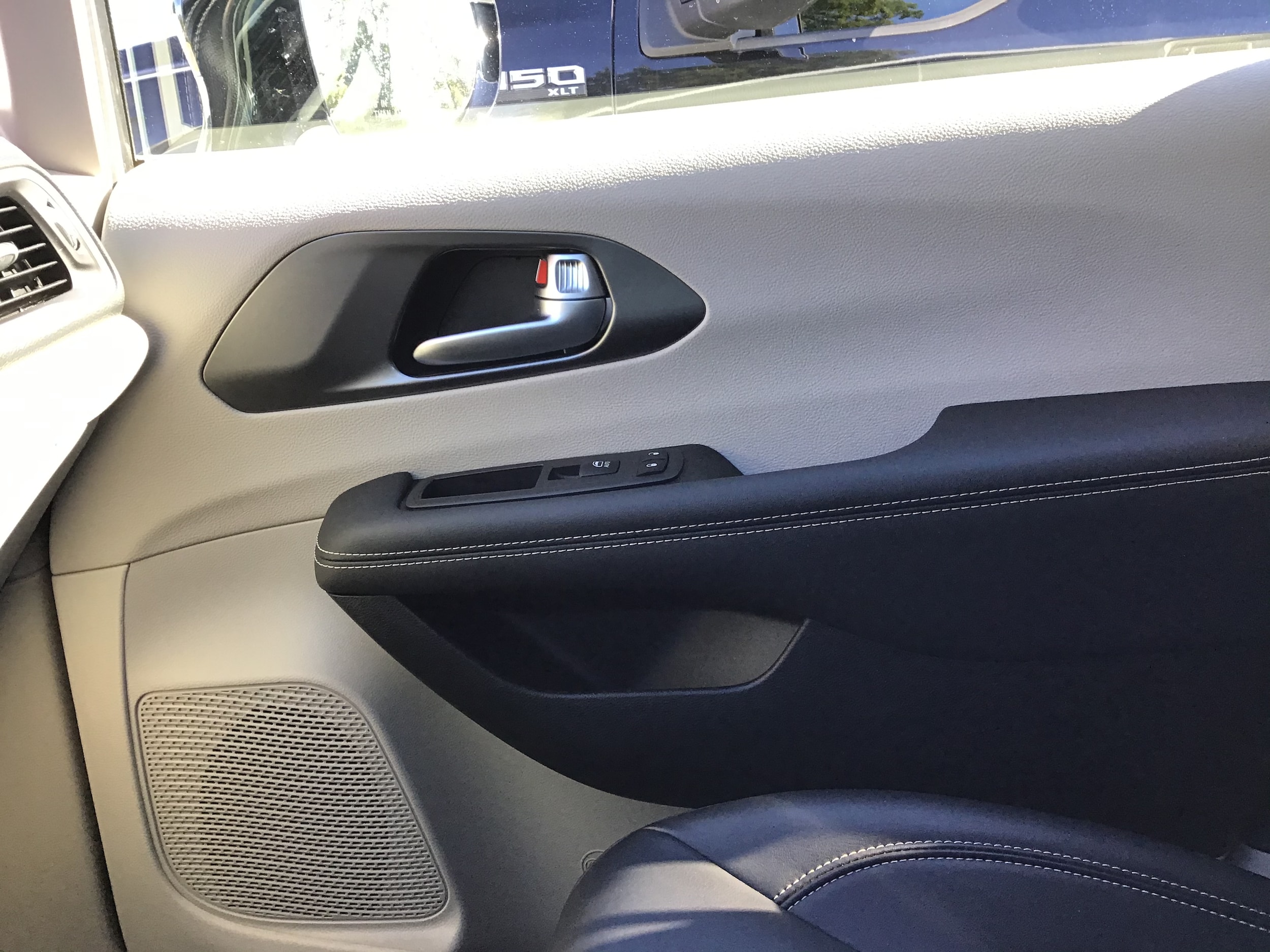 2024 Chrysler Pacifica Touring L - Photo 15