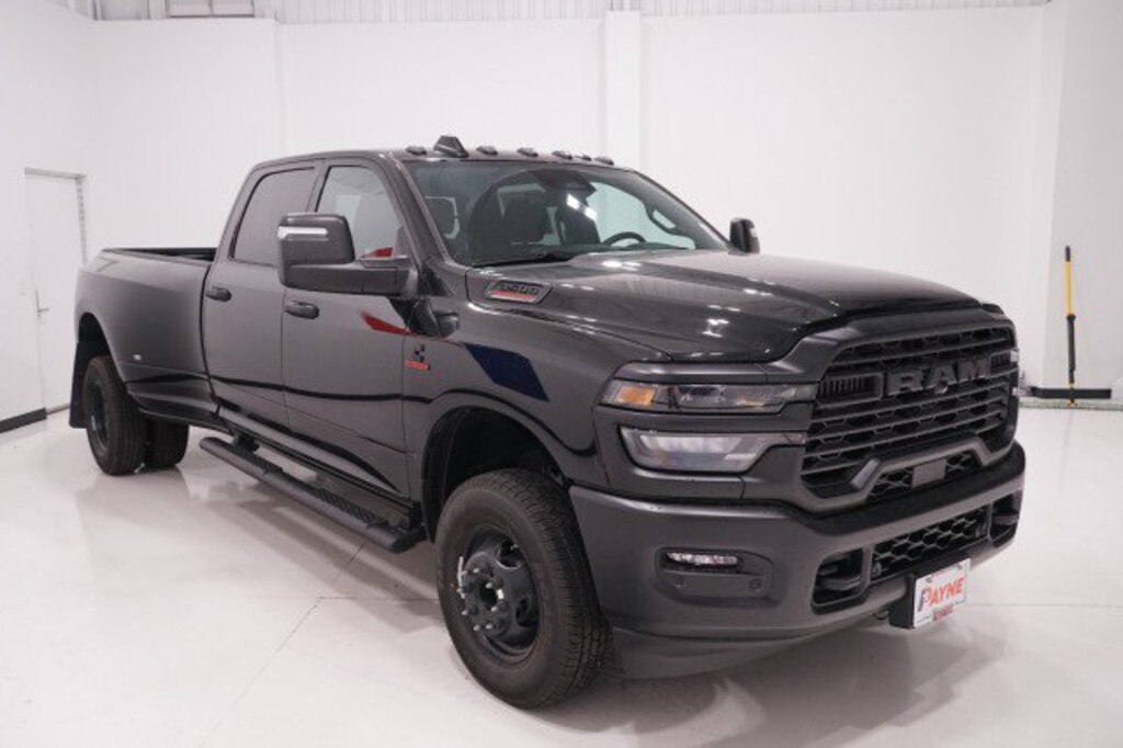New 2027 Ram 3500 TRADESMAN CREW CAB 4X4 8' BOX Pickup