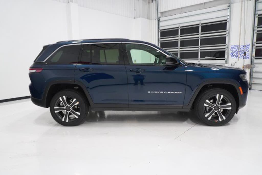 New 2027 Jeep Grand Cherokee LIMITED 4X2 Sport Utility