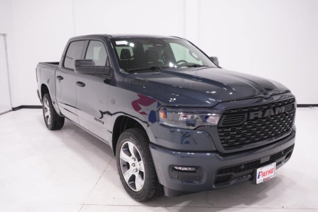 New 2027 Ram 1500 EXPRESS CREW CAB 4X2 5'7 BOX Pickup