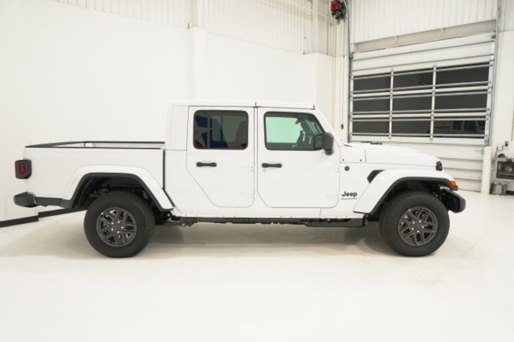 New 2026 Jeep Gladiator SPORT S 4X4 Pickup