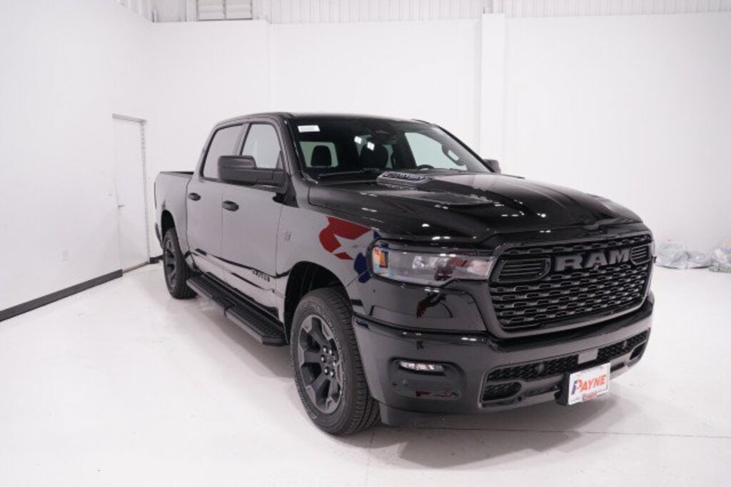 New 2027 Ram 1500 EXPRESS CREW CAB 4X4 5'7 BOX Pickup