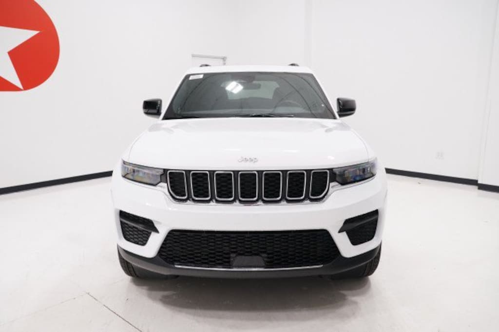 New 2027 Jeep Grand Cherokee Laredo X Sport Utility