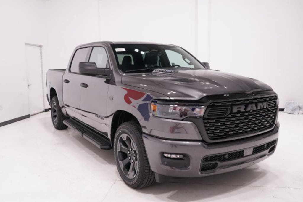 New 2027 Ram 1500 EXPRESS CREW CAB 4X4 5'7 BOX Pickup