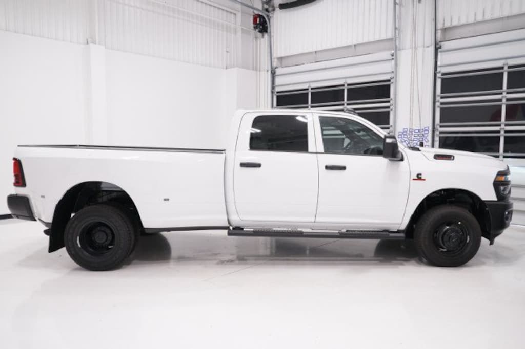 New 2027 Ram 3500 TRADESMAN CREW CAB 4X4 8' BOX Pickup