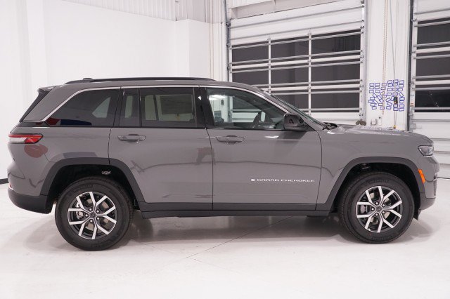 New 2027 Jeep Grand Cherokee LAREDO 4X2 Sport Utility