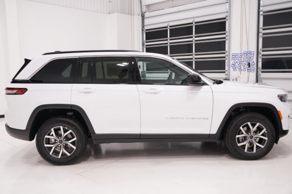 New 2027 Jeep Grand Cherokee Laredo X Sport Utility
