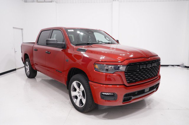 New 2027 Ram 1500 EXPRESS CREW CAB 4X2 5'7 BOX Pickup