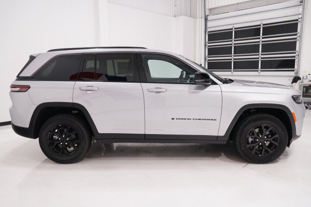 New 2026 Jeep Grand Cherokee LAREDO ALTITUDE 4X4 Sport Utility