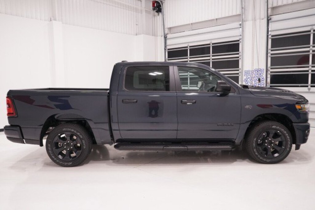 New 2027 Ram 1500 EXPRESS CREW CAB 4X4 5'7 BOX Pickup