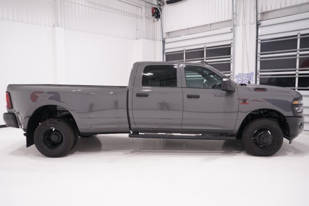 New 2027 Ram 3500 TRADESMAN CREW CAB 4X4 8' BOX Pickup