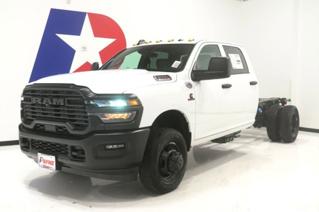 New 2026 Ram 3500 Chassis Cab TRADESMAN CREW 4X4 60' CA Pickup