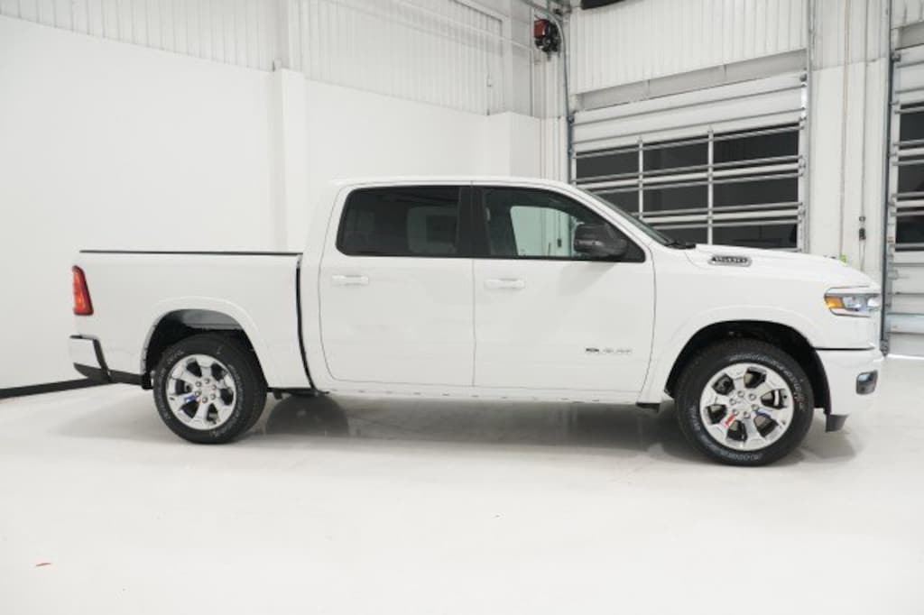New 2026 Ram 1500 LONE STAR CREW CAB 4X2 5'7 BOX Pickup