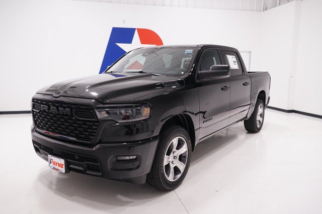 New 2027 Ram 1500 EXPRESS CREW CAB 4X2 5'7 BOX Pickup