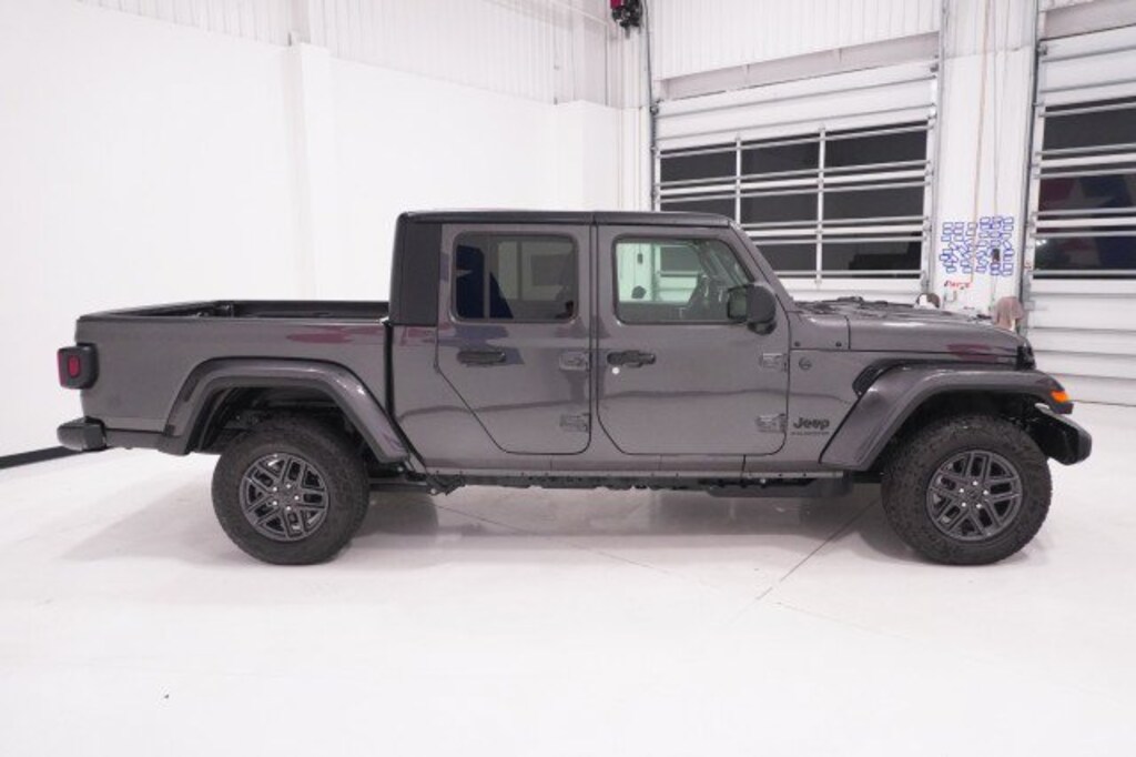 New 2026 Jeep Gladiator SPORT S 4X4 Pickup