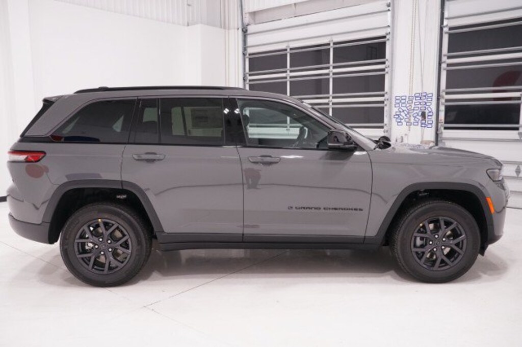 New 2027 Jeep Grand Cherokee LAREDO ALTITUDE 4X2 Sport Utility
